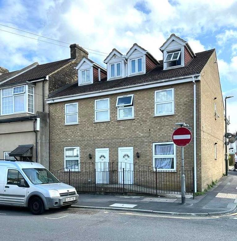 1 bed flat to rent in Gillingham Road, Gillingham ME7, £850 pcm Zoopla