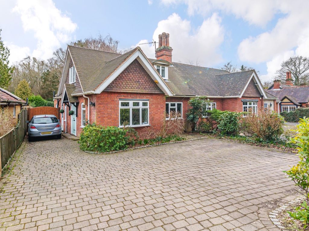 4 bed bungalow for sale in Chobham Road, Ottershaw KT16 Zoopla