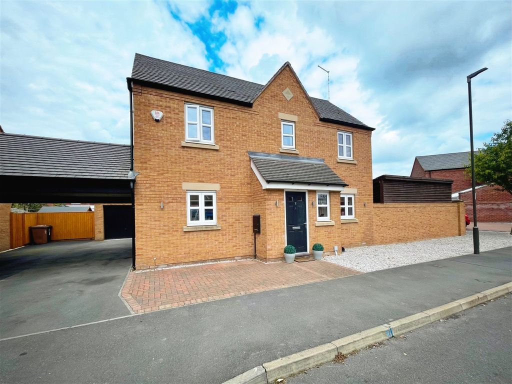 3 bed detached house for sale in Chimneypot Lane, Swadlincote DE11, £