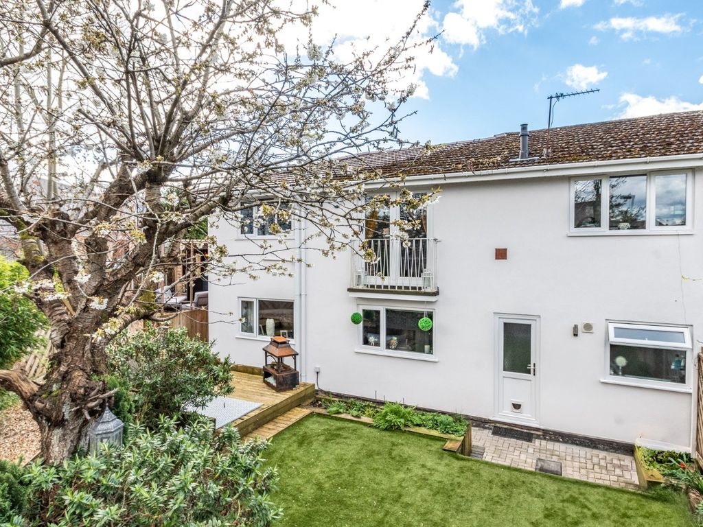 4 bed semidetached house for sale in Halfcot Avenue, Stourbridge, West