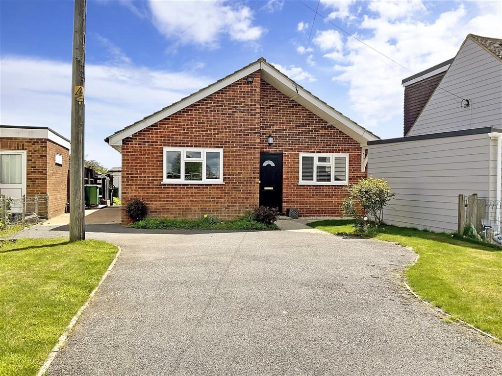 3 bed detached bungalow for sale in Swan Lane, Sellindge, Kent TN25