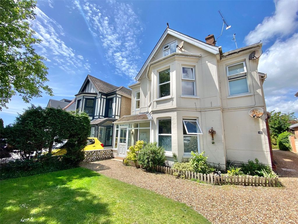 2 bed flat for sale in Stour Road, Christchurch, Dorset BH23 Zoopla