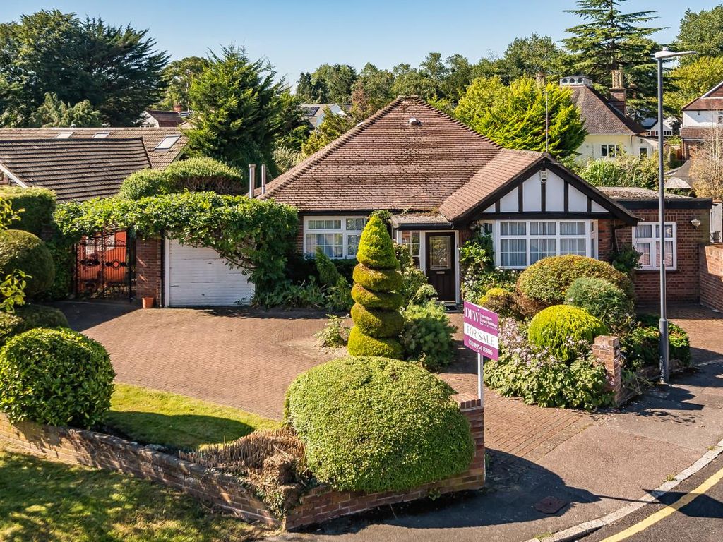 3 bed detached bungalow for sale in Glebe Road, Stanmore HA7, £795,000