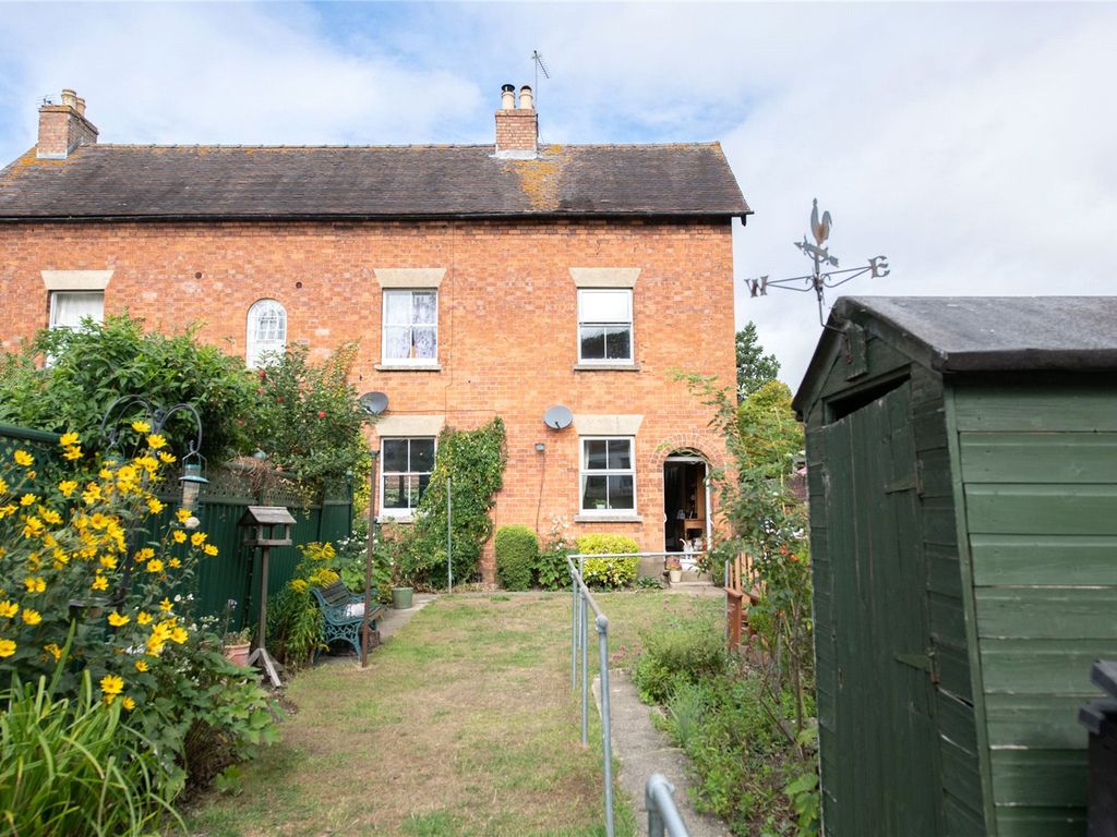 3 bed semidetached house for sale in Laburnum Walk, Stonehouse