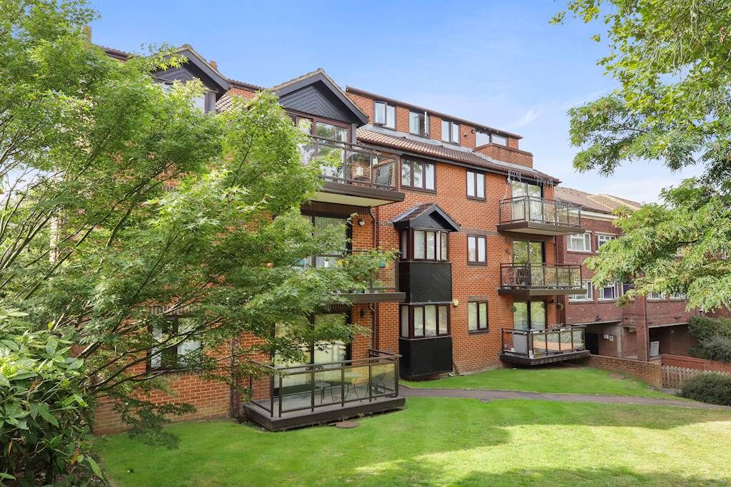 2 bed flat for sale in The Avenue, Beckenham, Kent, Greater London BR3