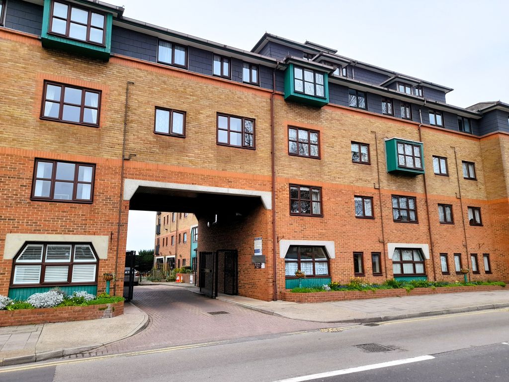 1 bed flat for sale in Regents Court, Gravesend DA11, £75,000 Zoopla