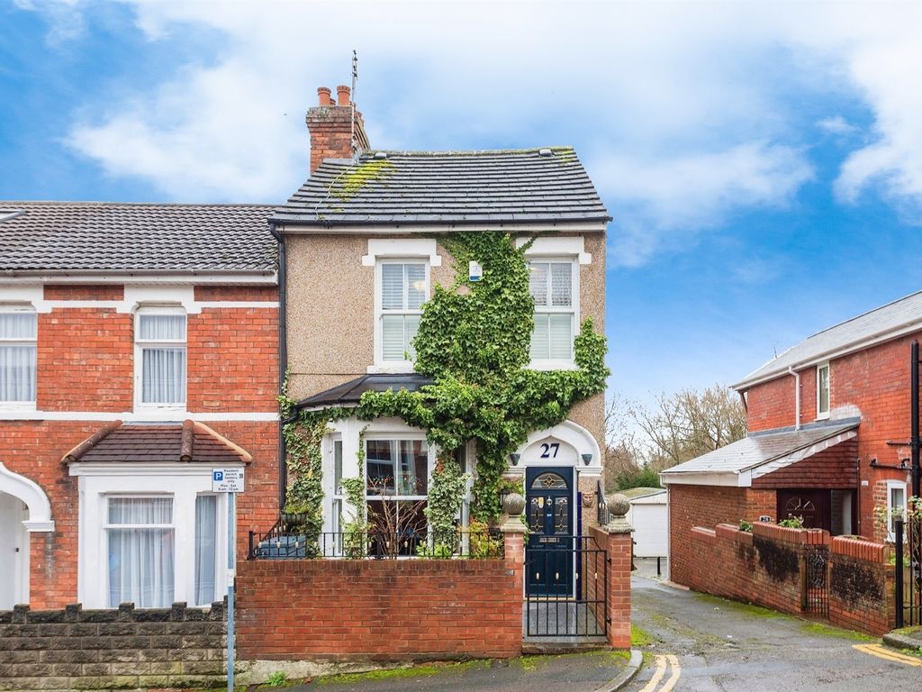 3 bed end terrace house for sale in Belgrave Street, Swindon SN1, £