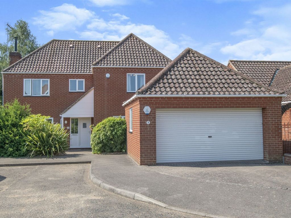 4 bed detached house for sale in Charles Ewing Close, Aylsham, Norwich