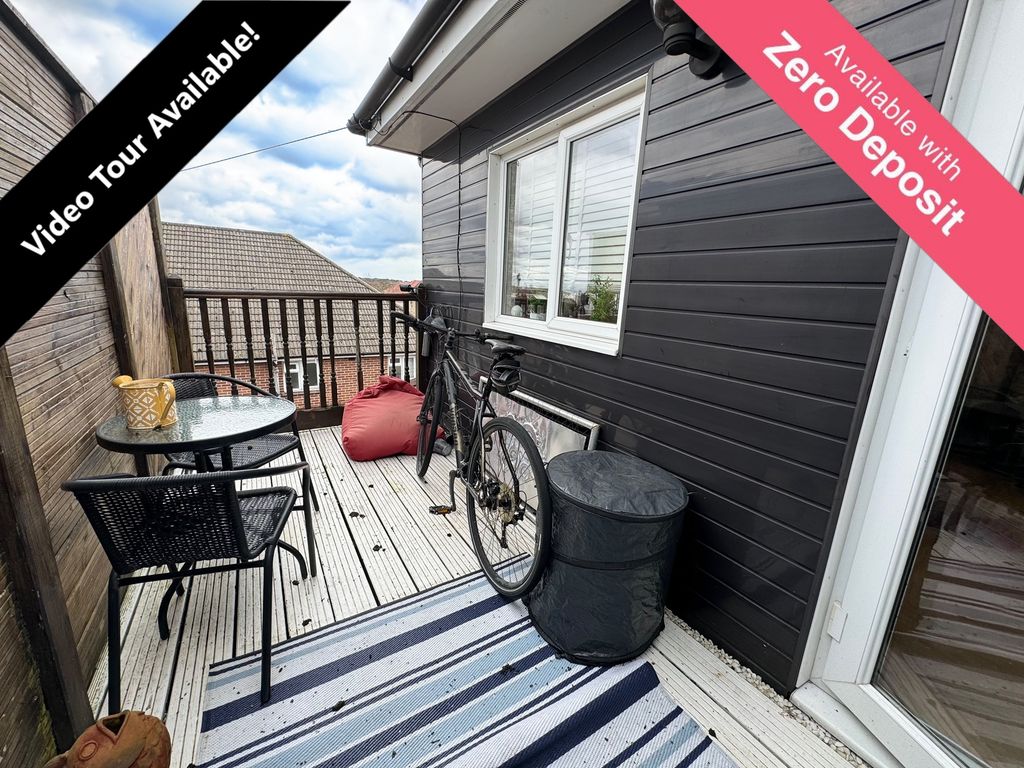 2 bed flat to rent in Wimborne Road, Winton, Bournemouth BH9, £1,150