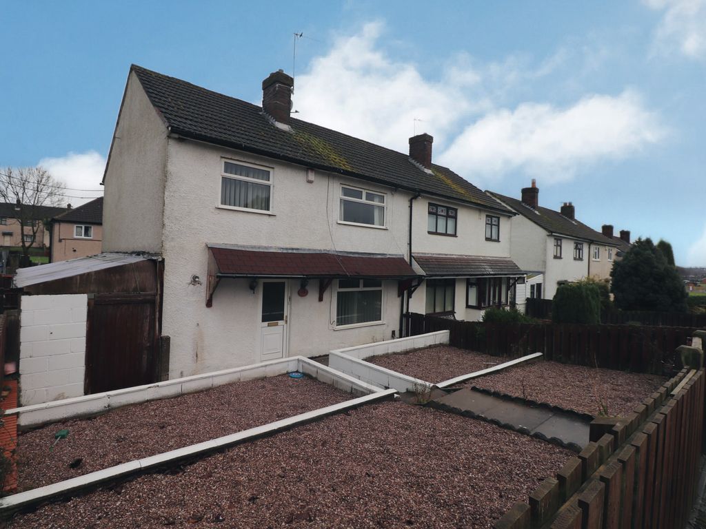 3 bed semidetached house for sale in Cherry Close, Chesterton