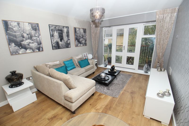 2 bed flat to rent in Park Lodge Avenue, West Drayton UB7, £1,650 pcm