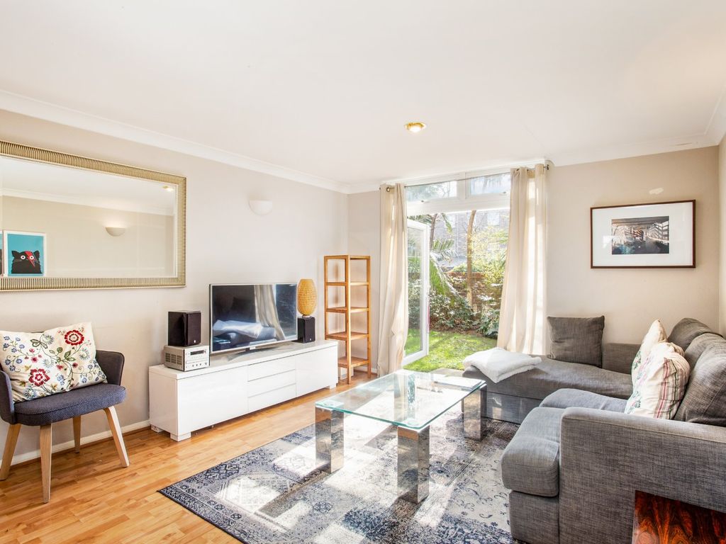 2 bed flat to rent in Helena Place, Victoria Park Road, South Hackney