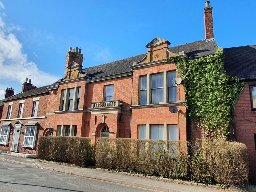 2 bed flat to rent in Shropshire Street, Market Drayton TF9, £675 pcm