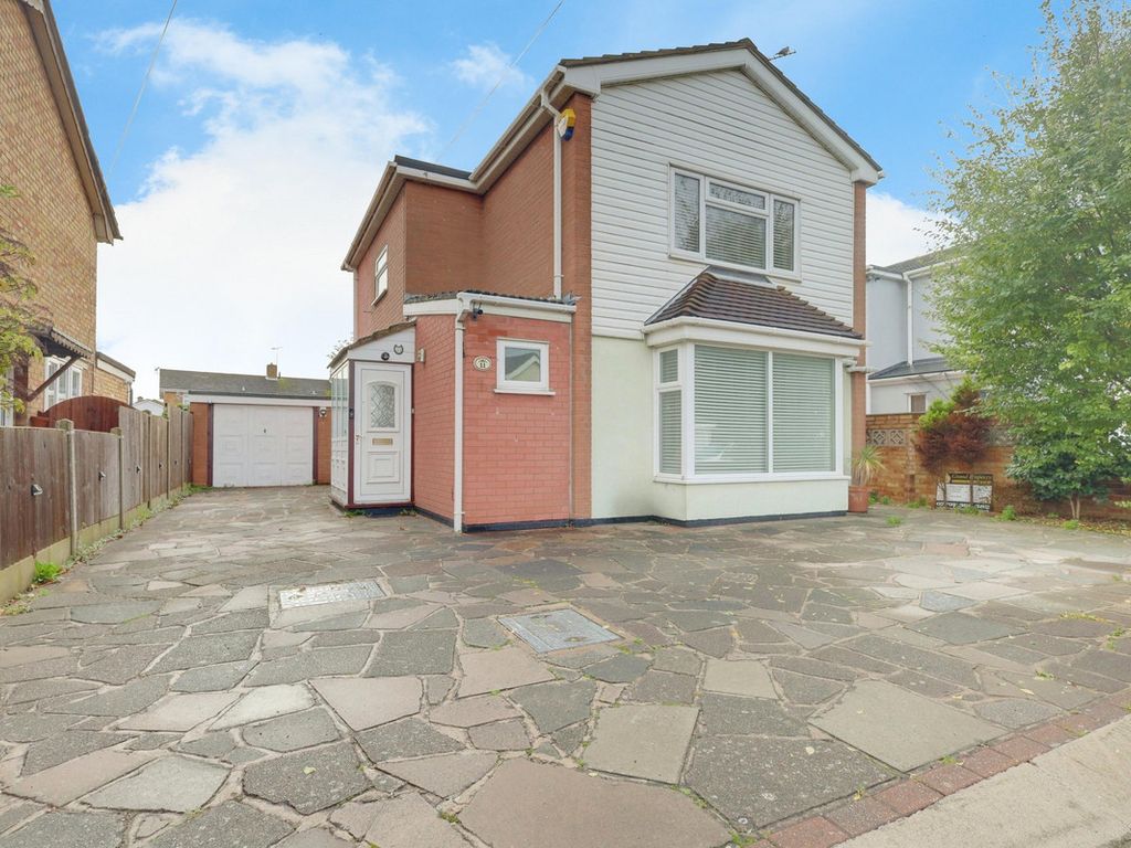 3 bed detached house for sale in Hope Road, Canvey Island SS8, £375,000