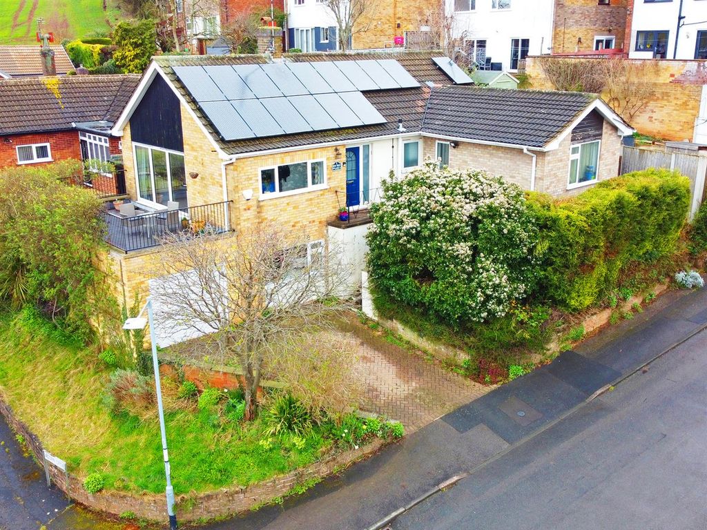 3 bed detached bungalow for sale in Yew Tree Lane, Gedling, Nottingham