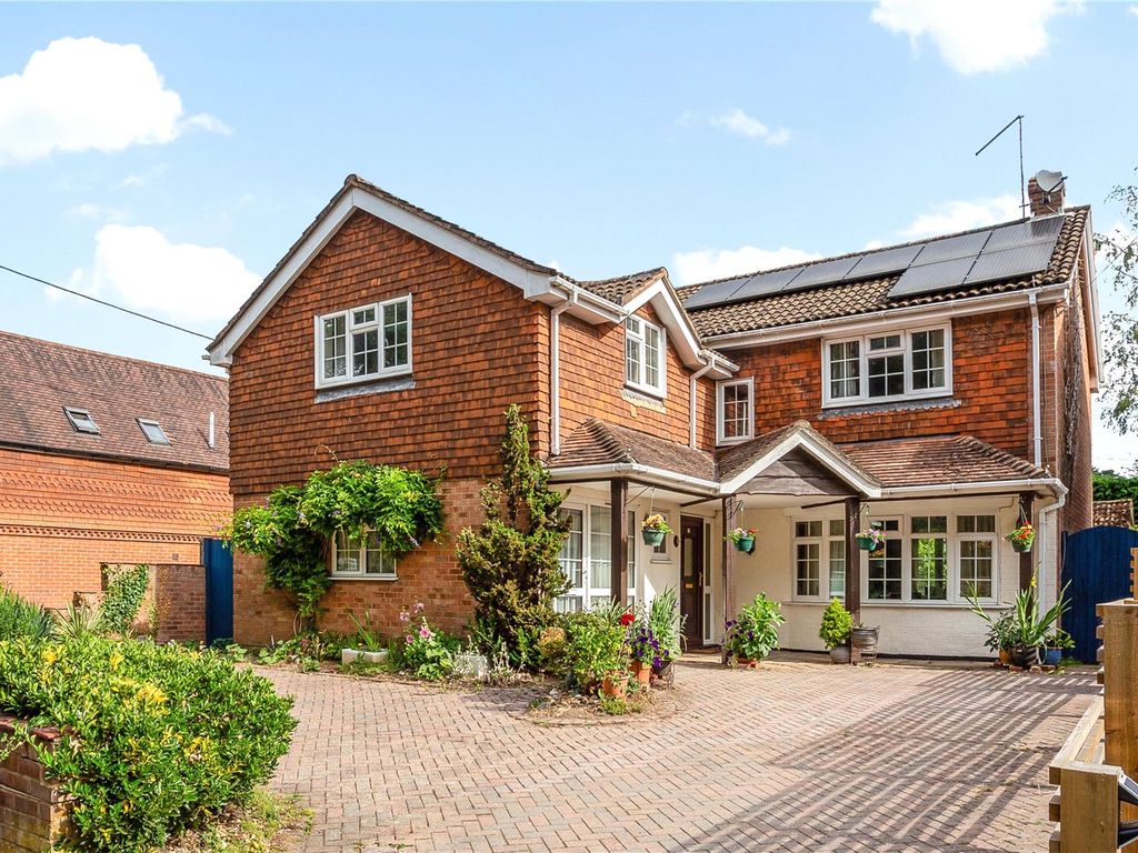 6 bed detached house for sale in Liphook Road, Whitehill GU35, £725,000