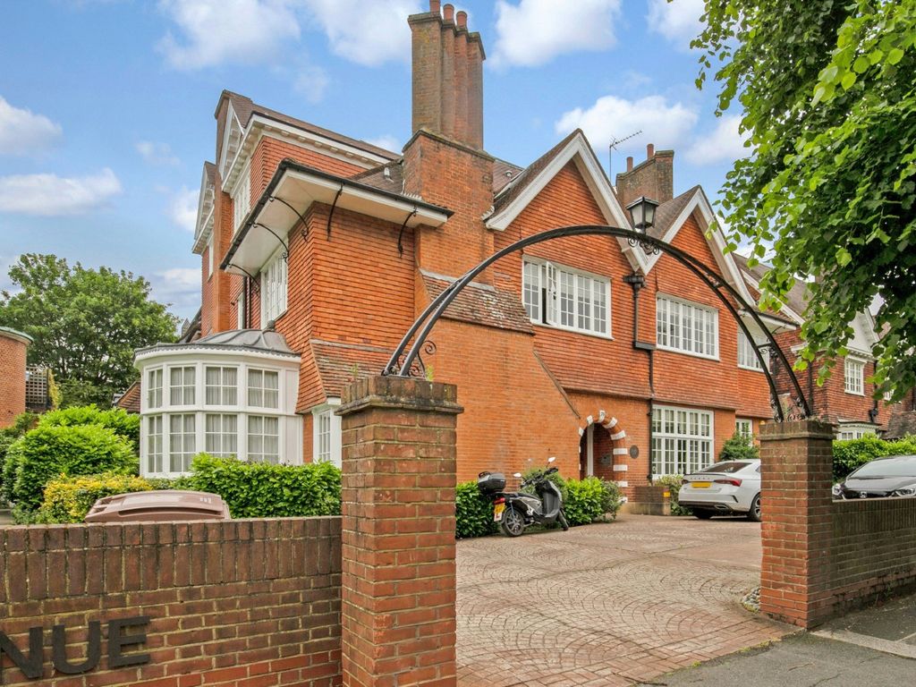 3 bed flat for sale in Eton Avenue, Belsize Park, London NW3, £