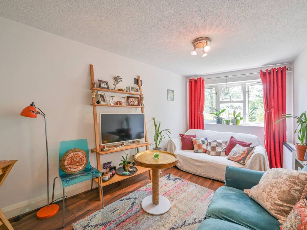 1 bed flat for sale in Brook Drive, Elephant And Castle, London SE11, £
