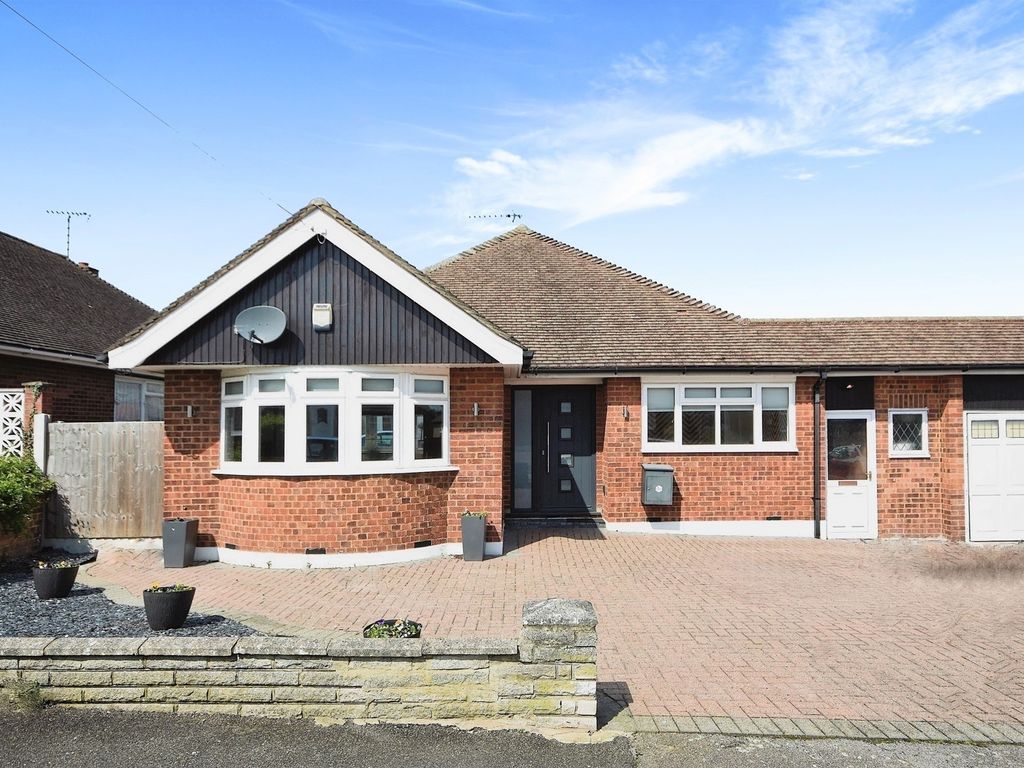 3 bed terraced bungalow for sale in Westbourne Drive, Brentwood CM14, £575,000 Zoopla