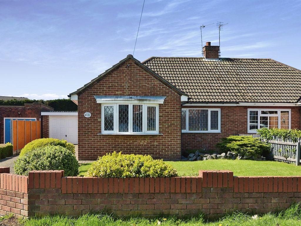 2 bed semidetached bungalow for sale in Shenley Road, Bletchley