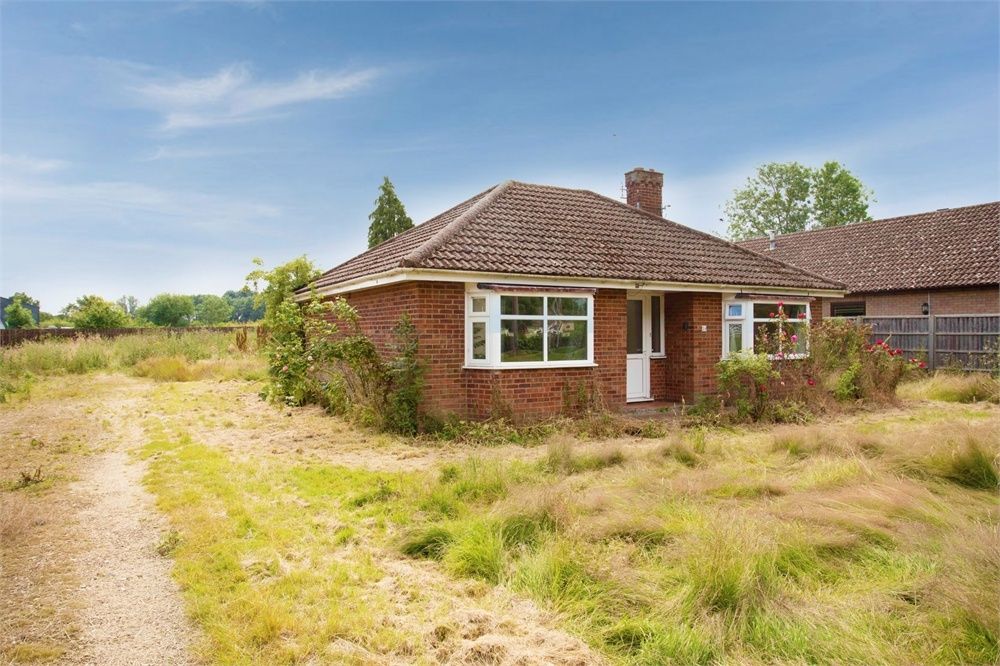 2 bed detached bungalow for sale in straight furlong, pymoor, ely, cambridgeshire cb6