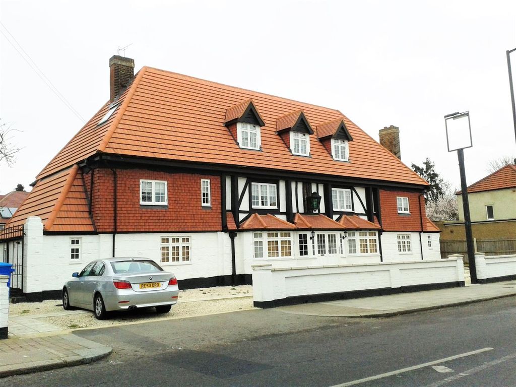 2 bed flat to rent in Green Street, Enfield EN3 Zoopla