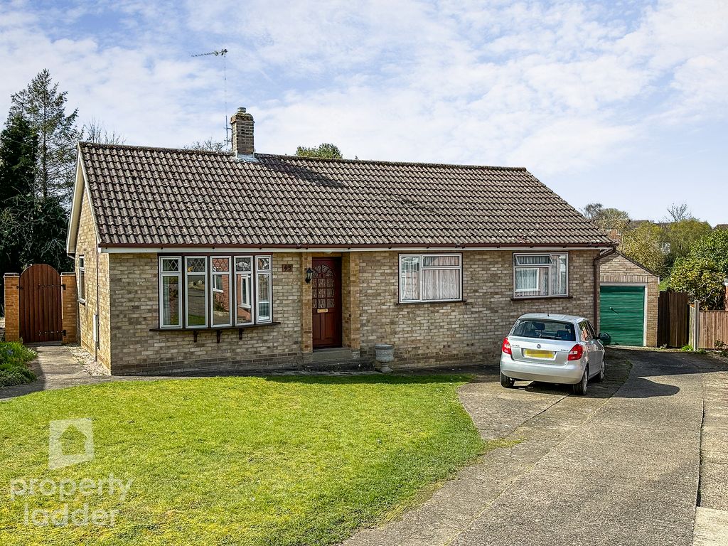 4 bed detached bungalow for sale in Godfrey Road, Spixworth, Norwich