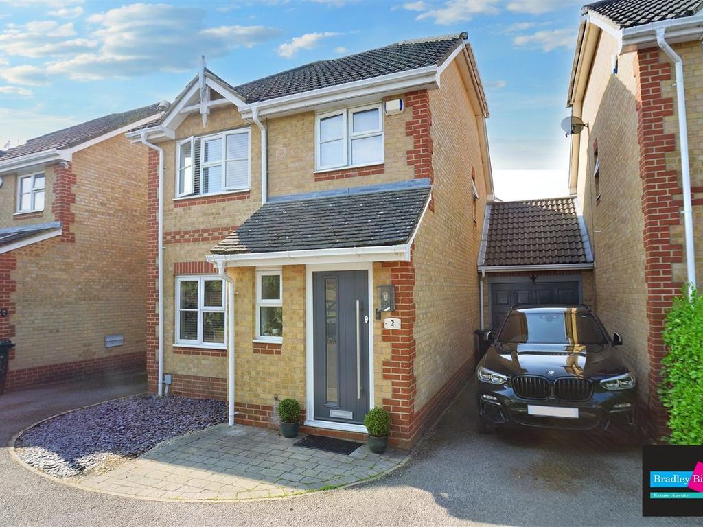 3 bed linkdetached house for sale in Robert Brundett Close, Little