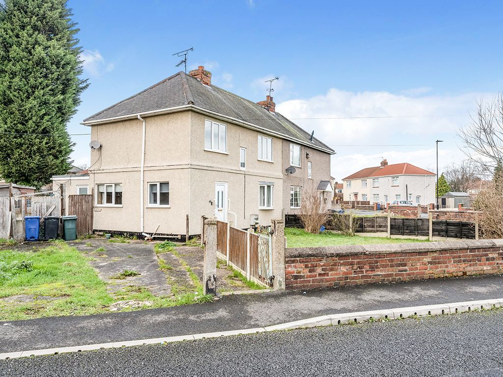 3 bed semidetached house for sale in Poplar Road, Skellow, Doncaster