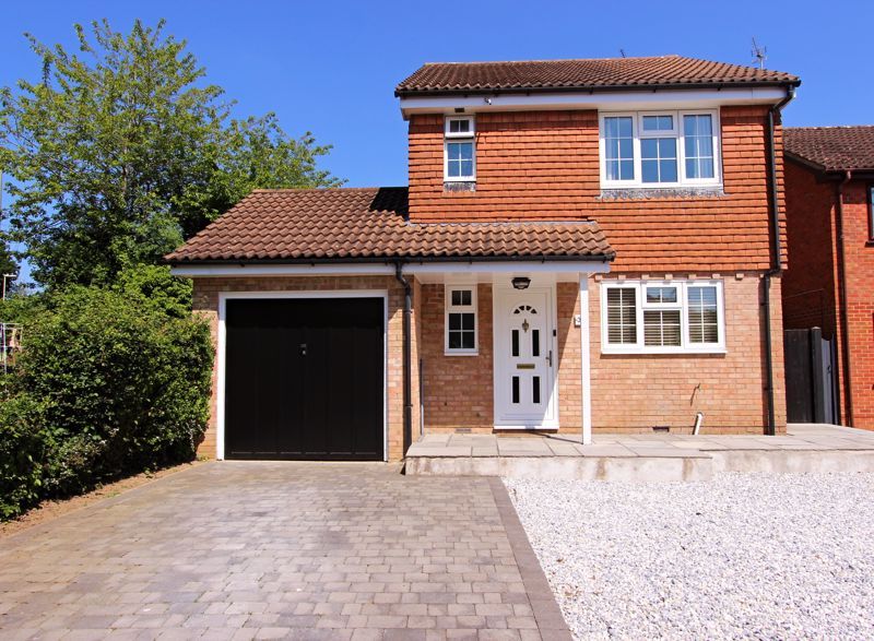 3 bed detached house for sale in Petersfield Close, Chineham