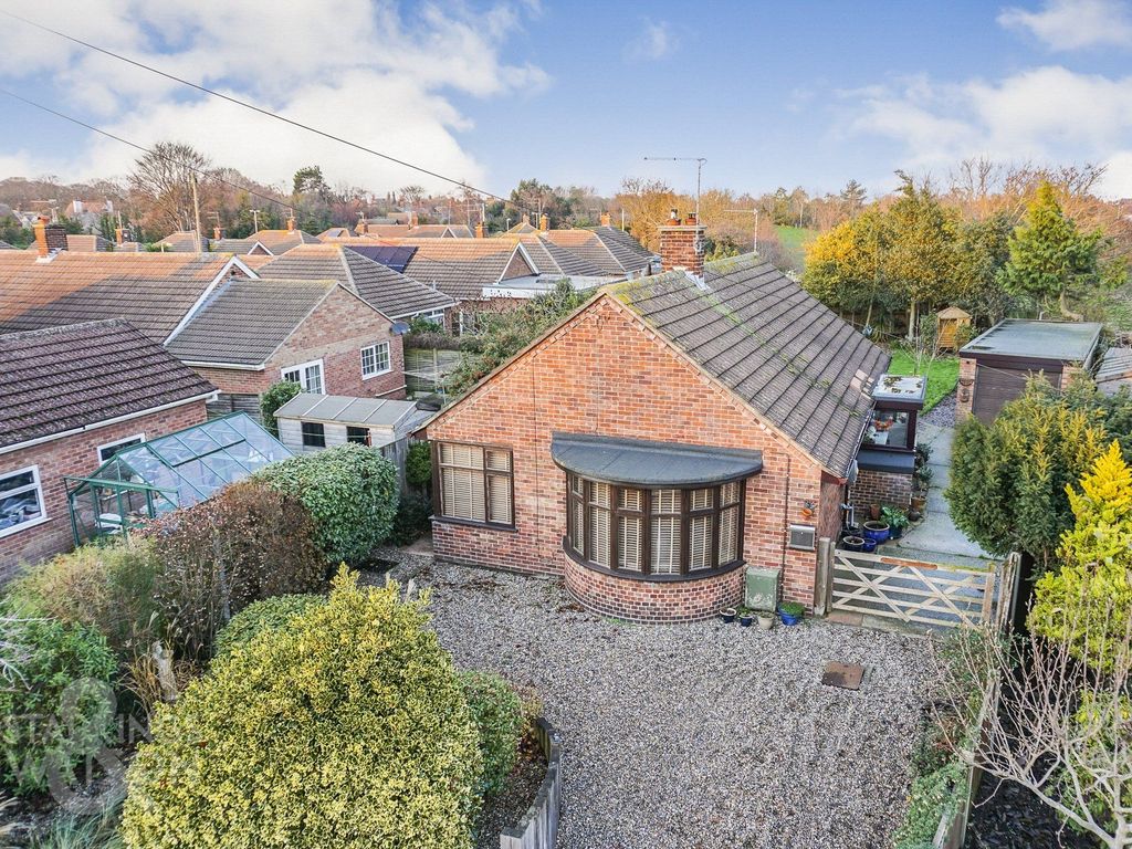 2 bed detached bungalow for sale in Elmhurst Close, Gorleston, Great