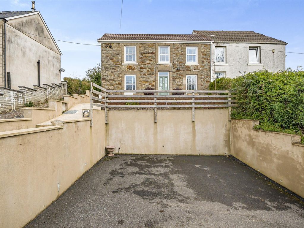 3 bed semidetached house for sale in Voylart Road, Dunvant, Swansea