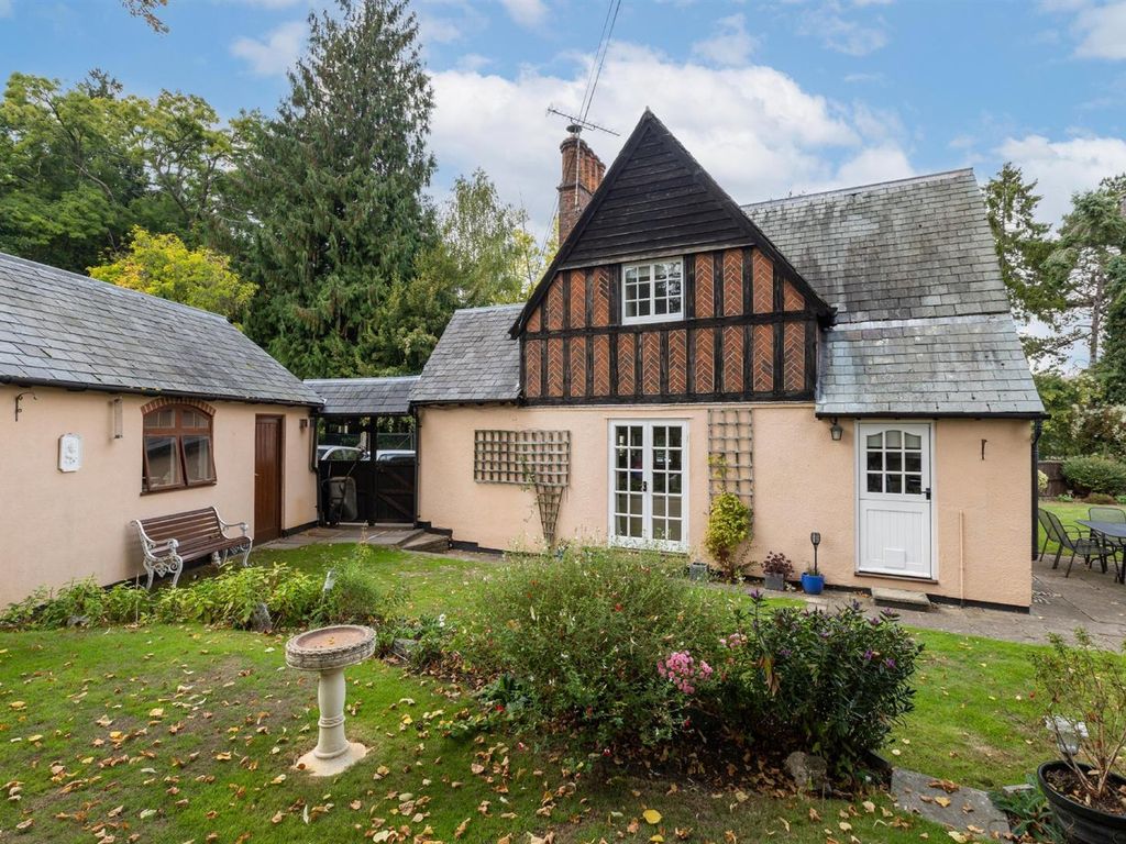 3 bed detached house for sale in Preston Road, Gosmore, Hitchin, Herts