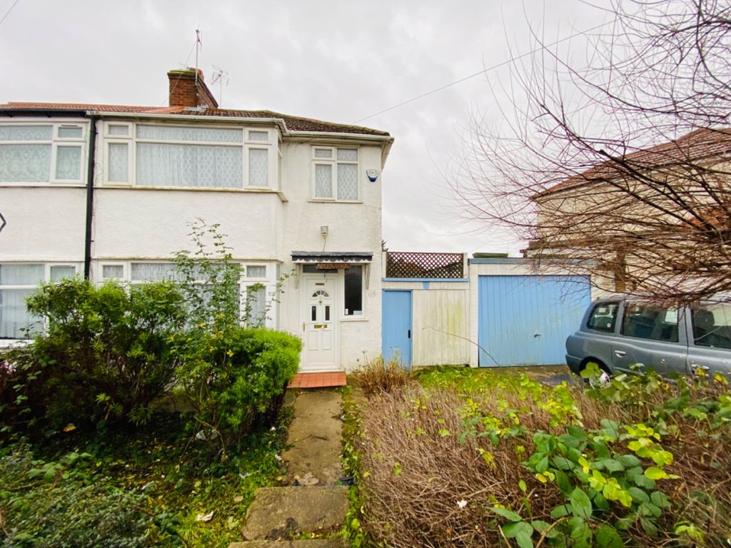 3 bed semidetached house for sale in Gainsborough Gardens, Edgware
