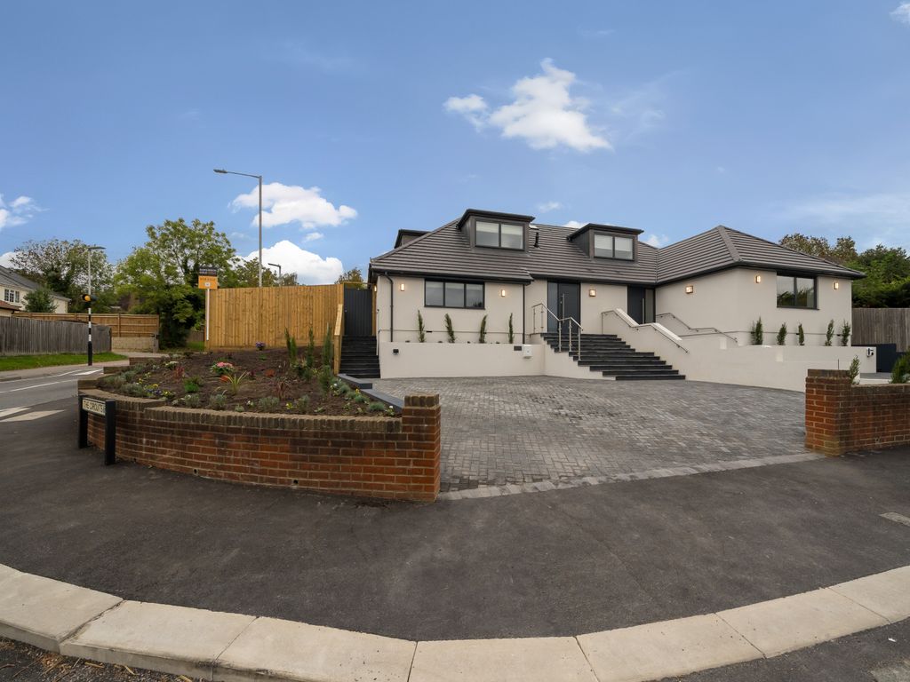 3 bed bungalow for sale in The Circuits, Pinner HA5, £975,000 Zoopla