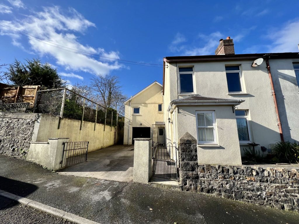 4 bed semidetached house for sale in Llansteffan Road, Johnstown