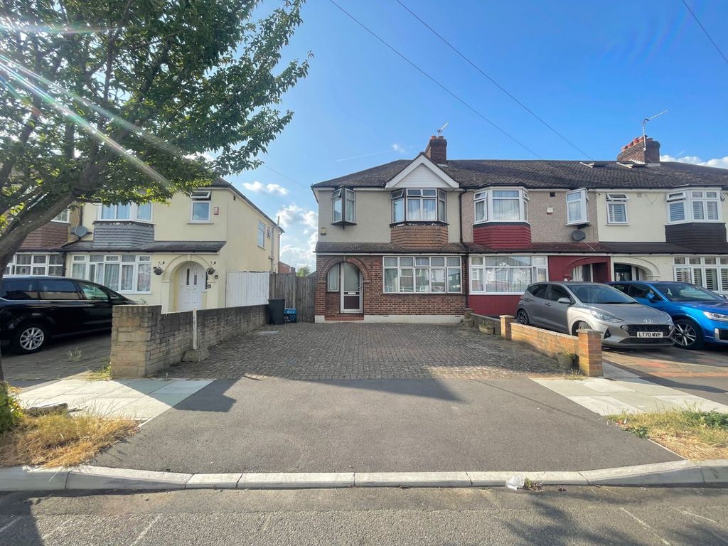 3 bed semidetached house for sale in Palace Road, Ruislip, Greater