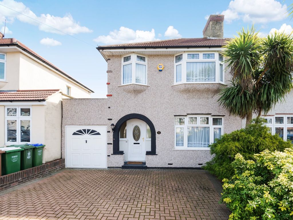 3 bed semidetached house for sale in Berkeley Avenue, Bexleyheath DA7
