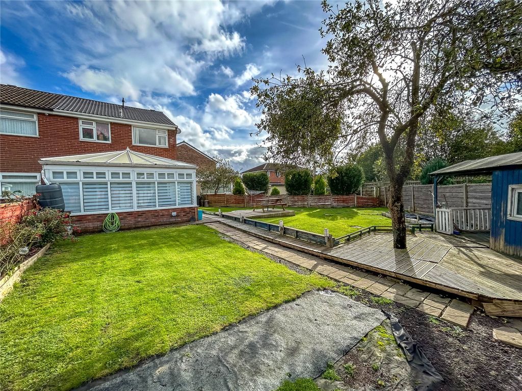 3 bed semidetached house for sale in Bosworth Close, Whitefield