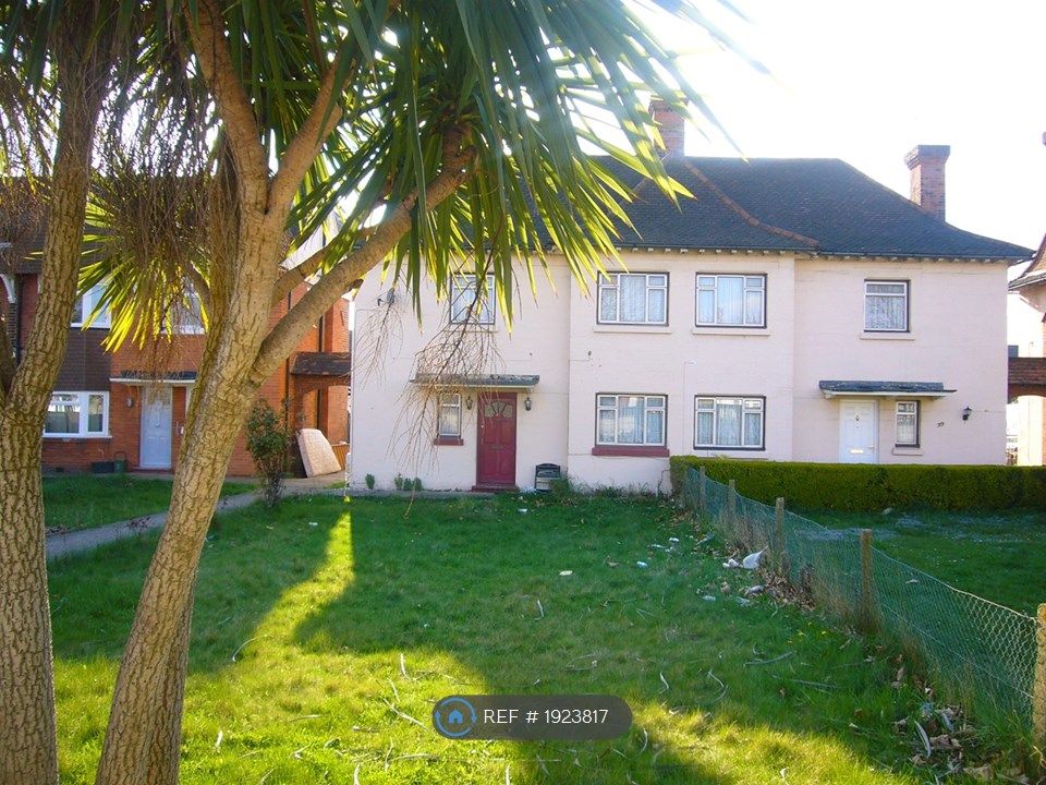 5 bed terraced house to rent in Old Oak Road, London W3, £3,500 pcm