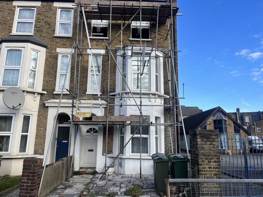 1 bed flat to rent in Grange Park Road, Leyton E10, £1,450 pcm Zoopla