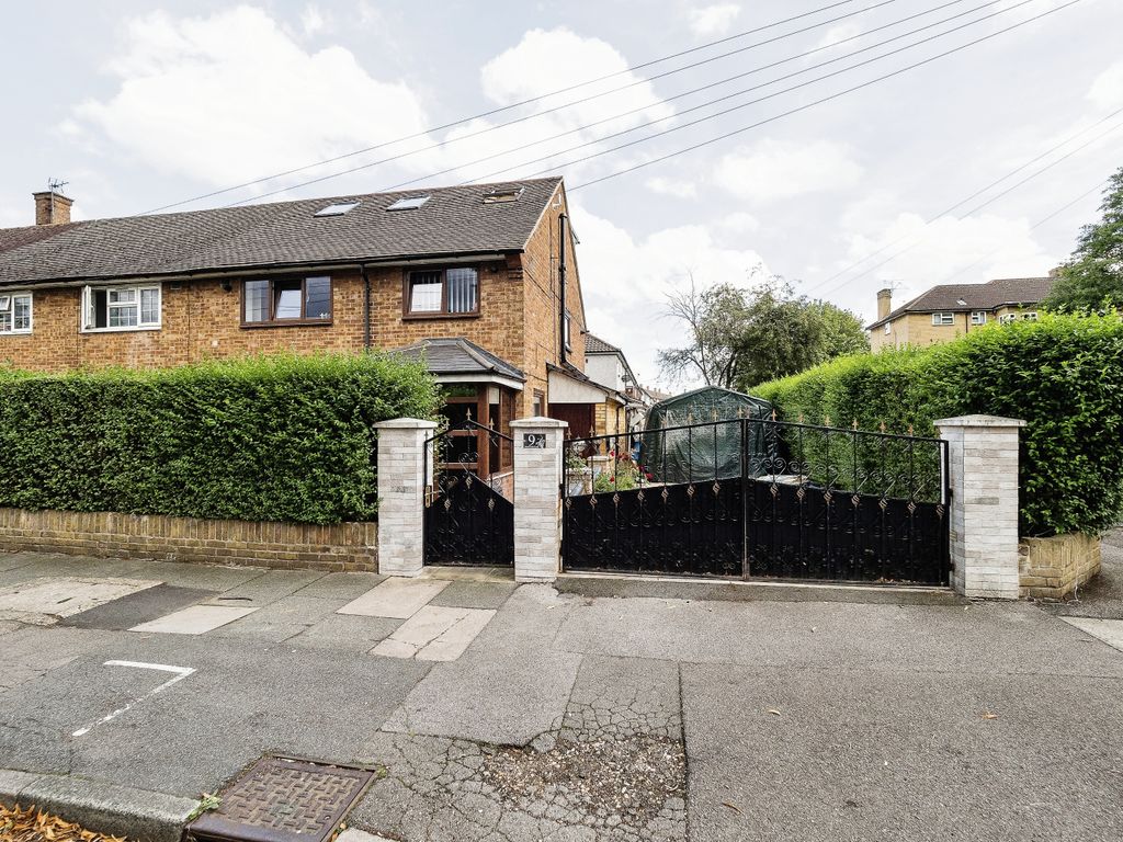 4 bed end terrace house for sale in Barnstaple Road, Romford RM3 Zoopla