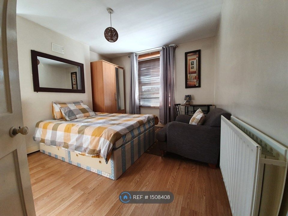 Studio to rent in Cholmondeley Avenue, London NW10 Zoopla