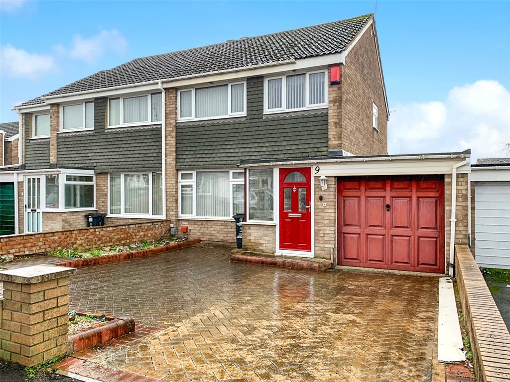 3 bed semidetached house for sale in Rowan Road, Rodbourne Cheney