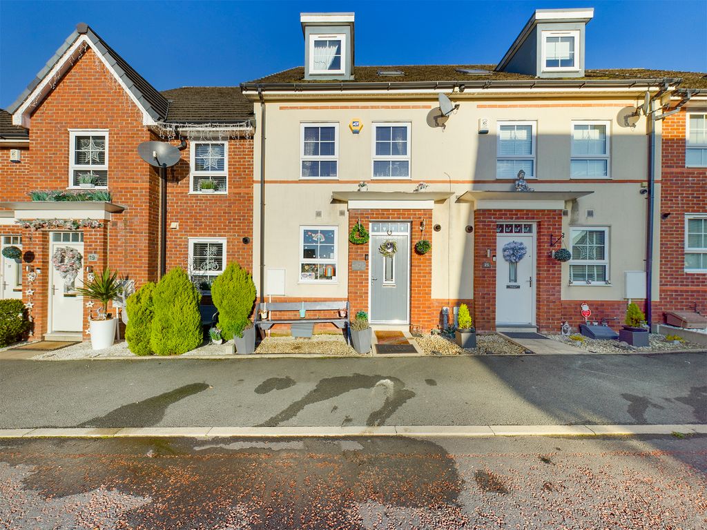 4 bed town house for sale in Sillavan Close, Pendlebury, Swinton