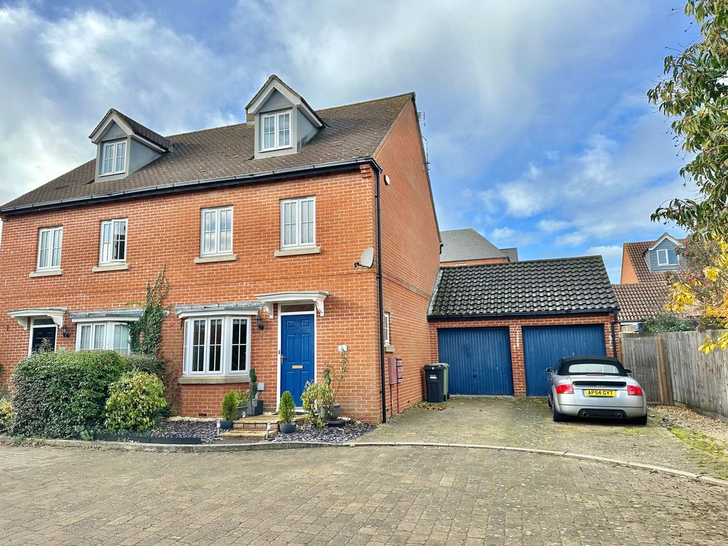 4 bed semidetached house to rent in Whittington Chase, Kingsmead MK4