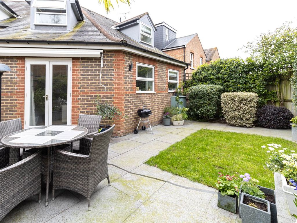 3 bed semidetached house for sale in Ladysmith Road, St. Albans