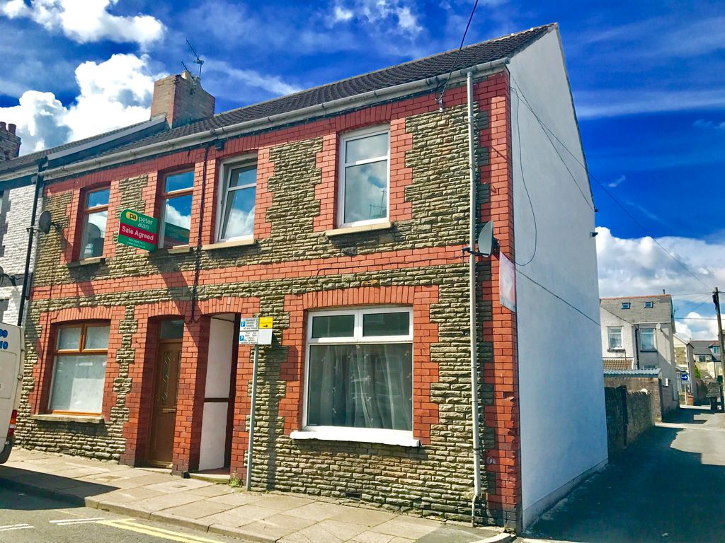 2 bed property to rent in Salop Street, Caerphilly CF83, £800 pcm Zoopla