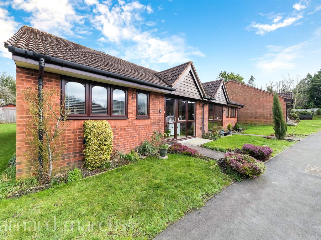 2 bed semidetached bungalow for sale in Derby Close, Epsom KT18, £