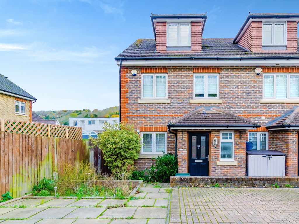 4 bed end terrace house for sale in Sunningvale Avenue, Biggin Hill